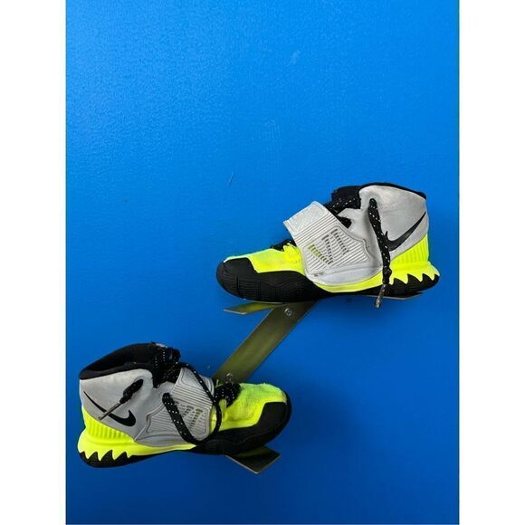 Nike Kyrie 6 Cross (GS) Basketball Shoes Big Kids Volt Silver CN8581-704 Sz 11C - Picture 1 of 6